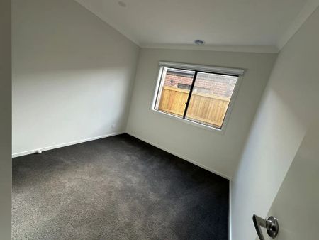 9 Pontburn Road, Truganina VIC 3029 - Photo 5