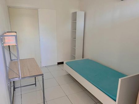 Location Appartement 5 pièces 71m² LES ABYMES 97139 - Photo 2