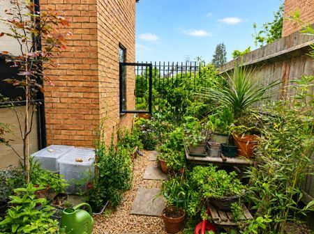 2 Bed Flat, East Gardens, SW17 - Photo 5