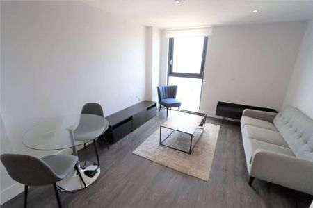 Available Early-September | Allocated Parking | Fully Furnished |One Double Bedroom | Concierge and Communal Roof Terrace - Photo 2