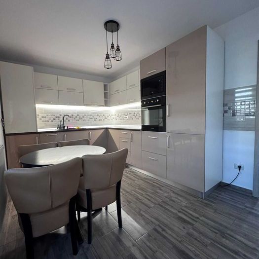 Casa/Vila de inchiriat 750 euro - Fotografie 1