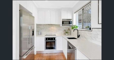 18 Sibyl Street, Southport QLD 4215 - House For Rent | Domain - Photo 5