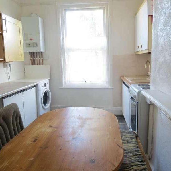 Bedroom First Floor Flat In Charminster, BH3 - Photo 1
