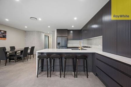 Luxury Family Living in Revesby Heights - $1,400 Per Week - Photo 4