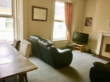 4 bedroom flat to rent - Photo 3