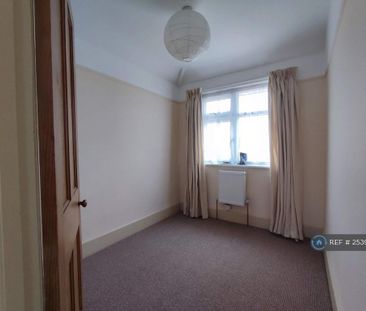 3 bedroom end of terrace house to rent - Photo 3