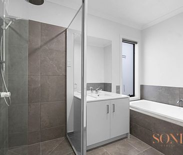 Beautifully Built Brand New Family Home in a Prime Mernda Location! - Photo 3