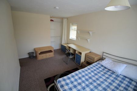 1 bed house / flat share to rent in Conifer Close, Colchester - Photo 4