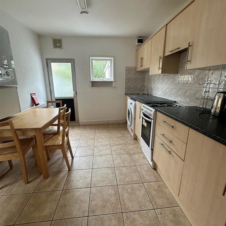 4 bedroom terraced house to rent - Photo 1