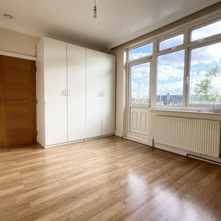 3 bedroom flat to rent - Photo 1