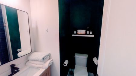 For Lease - 206 Bathurst Street, Toronto, Ontario - Photo 4