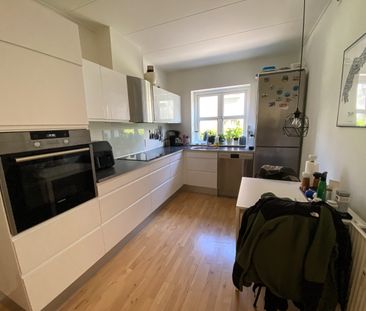Rummelig 2-værelses lejlighed med egen terrasse - Photo 6