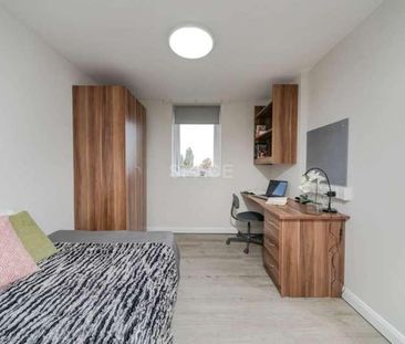 Loddon House Student Accommodation, RG6 - Photo 1