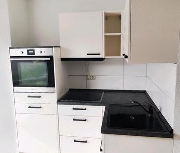 * 2 Zimmer * frisch renoviert * EBK * - Foto 1