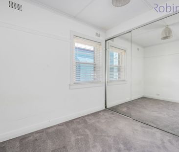 Spacious, air-conditioned unit opposite park. - Photo 2