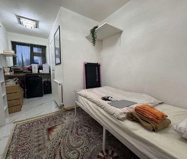 Chiltern Court, Widmore Road, Uxbridge, UB8 - Photo 2