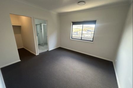 Stunning Brand-New 4-Bed, 4-Bath Residence - Photo 4