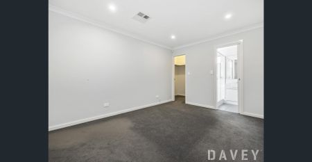 THREE BEDROOM TWO BATHROOM STREET FRONT HOME - Photo 2