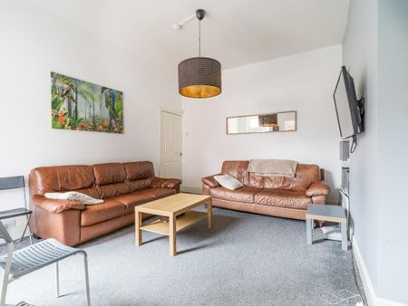 3 bedroom ground floor flat to rent - Photo 2