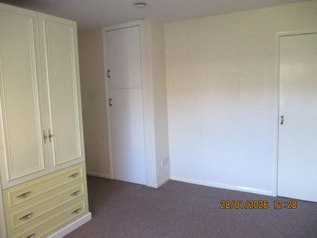 2 bedroom semi-detached bungalow to rent - Photo 2