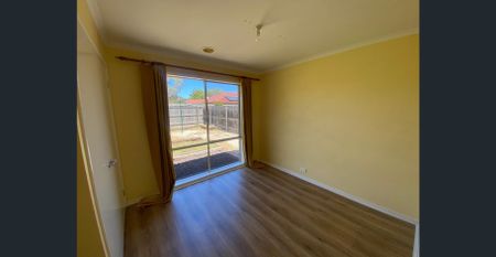 LARGE 4 BEDROOM PLUS STUDY FAMILY HOME! - Photo 2