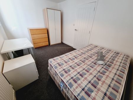 2 Bed Student Accommodation - Photo 3
