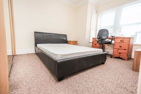 Charminster, Bournemouth - Photo 5