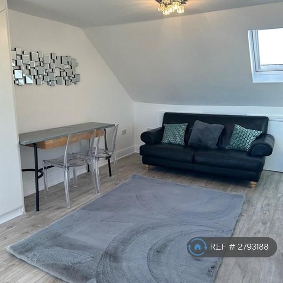 3 bedroom flat to rent - Photo 1