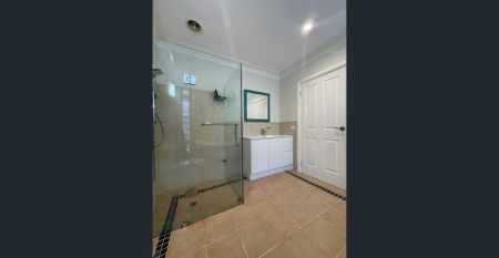 Comfort, Style, and Convenience in the Heart of Keilor East - Photo 4