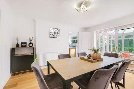 4 bedroom detached house to rent - Photo 4