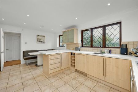 5 bedroom detached house to rent - Photo 3