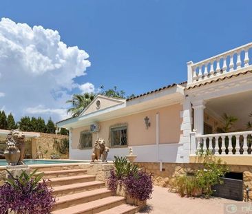 5 bedroom luxury Villa for rent in Alicante, Spain - Photo 1