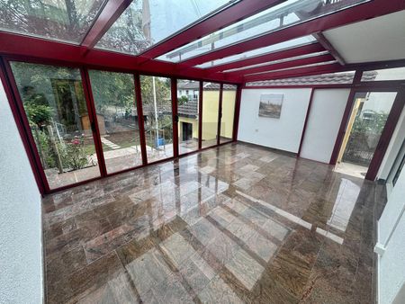 MIT WINTERGARTEN, GARAGE UND GARTEN! - Foto 5