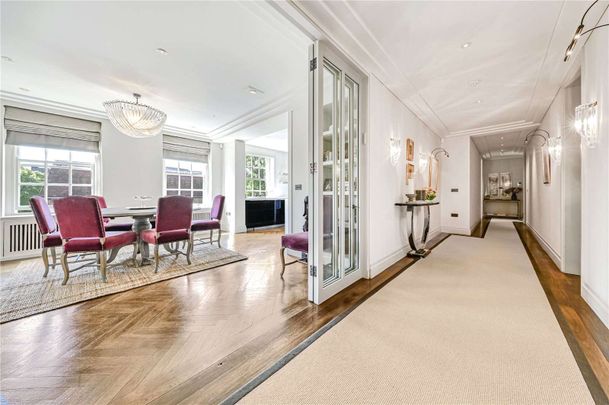 Lateral five bedroom apartment set within a prestigious block in St Johns Wood with porter and parking - Photo 1