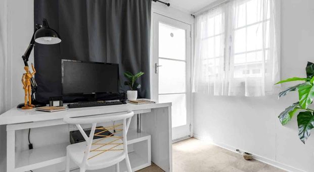 3 BEDROOMS & 1 BATHROOM IN BLOCKHOUSE BAY - Photo 1