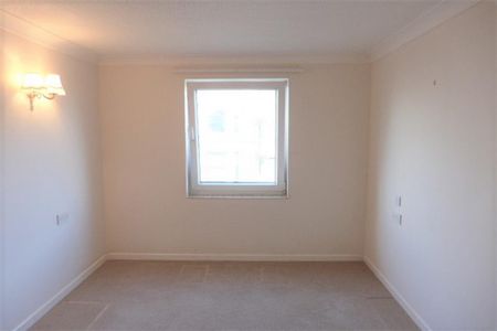 1 bedroom retirement property to rent - Photo 4