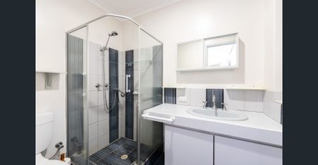 Beautiful, BIG Family Home! - Photo 5