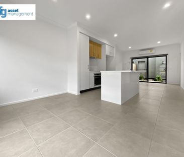 Modern 3-Bedroom Townhouse with Double Garage in Wyndham Vale! - Photo 5