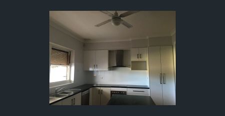 Low maintenance family home - Photo 3