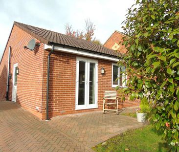 2 bedroom detached bungalow to rent - Photo 1