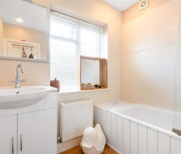 3 bedroom semi-detached house to rent - Photo 6