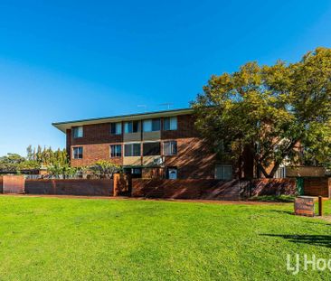 Fully renovated apartment in the heart of Herdsman Parade - Photo 3