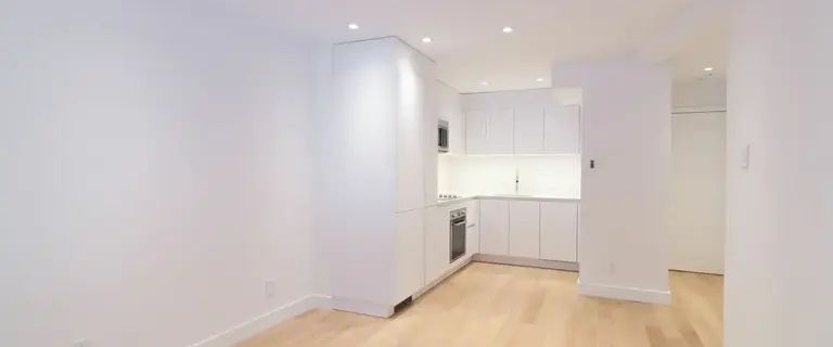 4570-4590 Queen Mary | 4580 Chemin Queen Mary, Montreal - Photo 1