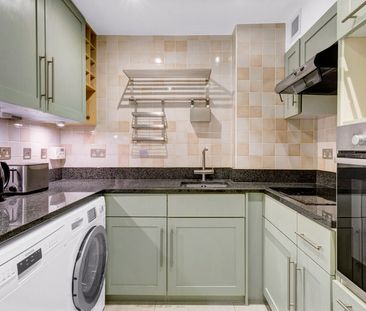 Fitzroy Square - Photo 3