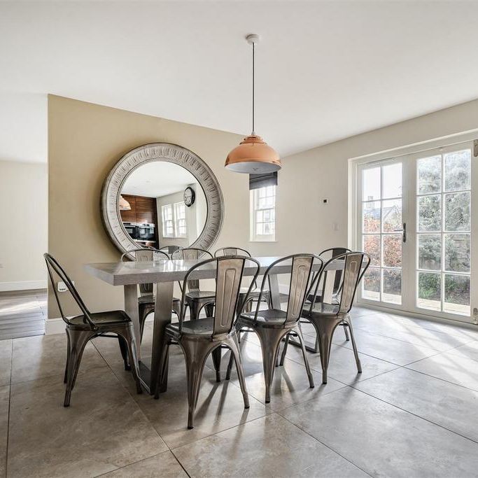 4 bedroom house to rent - Photo 1