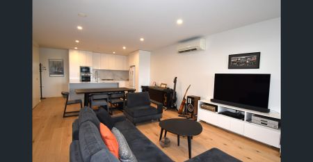 Modern Apartment in the Heart of Bentleigh - Photo 3
