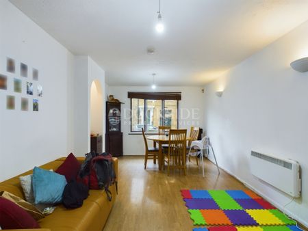 2 bed flat to rent in Tyndale Court, London, E14 - Photo 3