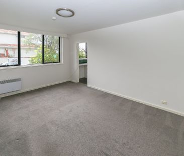 Large Ground Floor apartment with 2 Car spaces - Photo 2
