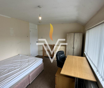 4 bedroom semi-detached house to rent - Photo 4