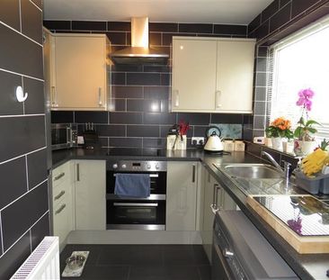 3 bedroom semi-detached house to rent - Photo 4